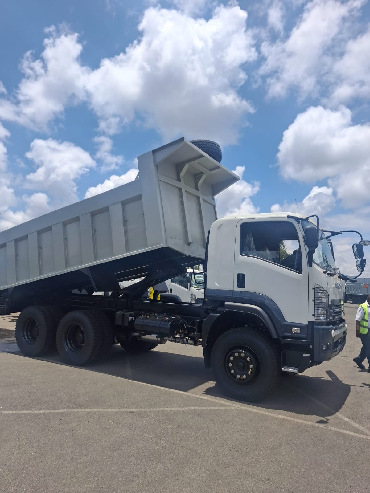Isuzu FVZ34N Tipper Truck Kenya – The Ultimate Heavy-Duty Workhorse for Construction & Earthworks